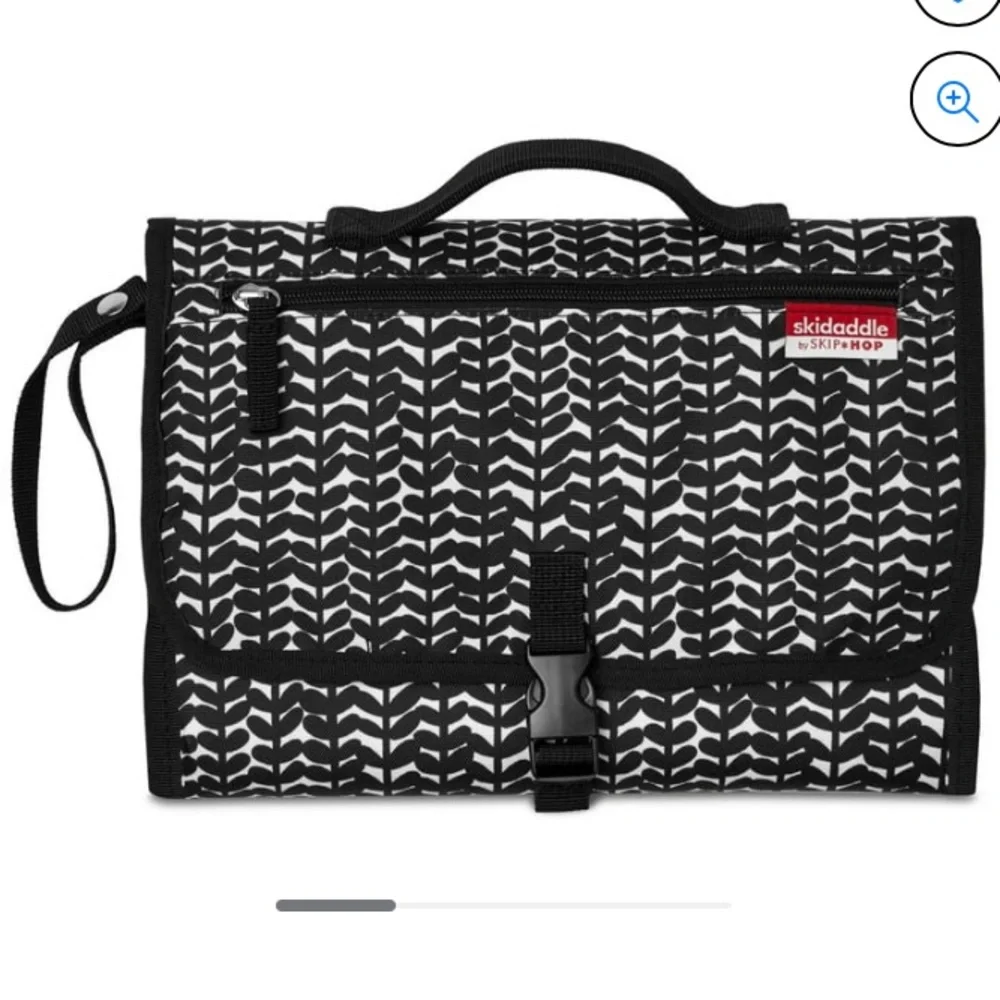 Diaper Bag Skidaddle by Skip Hop black white bag